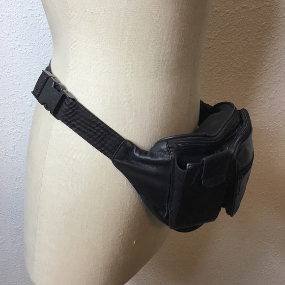 Black leather Fannypack w/adjustable strap - Picture 2 of 6